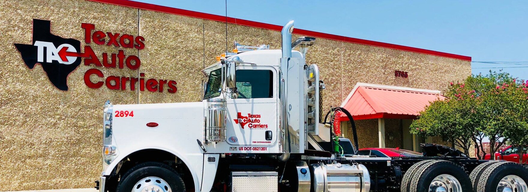 Texas Auto Carriers Transport Tractor